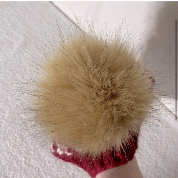 Handmade Red White Snowflake Jacquard Knit Toque Beanie With Faux Fur Pom Pom - Picture 3 of 6